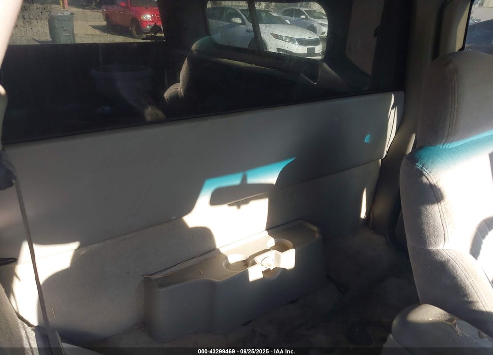 2001 CHEVROLET S-10 LS VIN: 1GCCS195718131683
