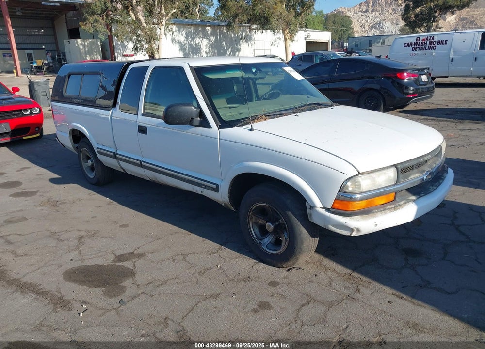 2001 CHEVROLET S-10 LS VIN: 1GCCS195718131683