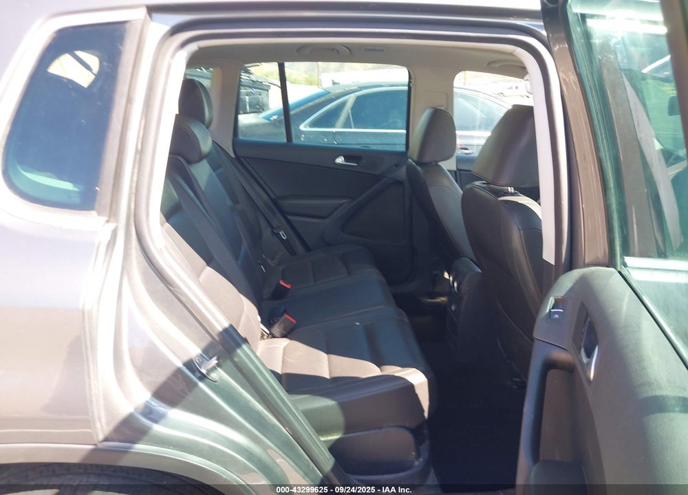 2017 VOLKSWAGEN TIGUAN 2.0T WOLFSBURG EDITION VIN: WVGSV7AX0HK030111