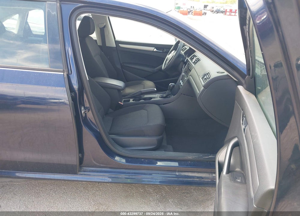 2012 VOLKSWAGEN PASSAT 2.5L S VIN: 1VWAP7A33CC017781