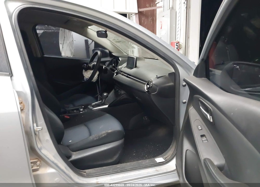 2017 TOYOTA YARIS VIN: 3MYDLBYV0HY189241