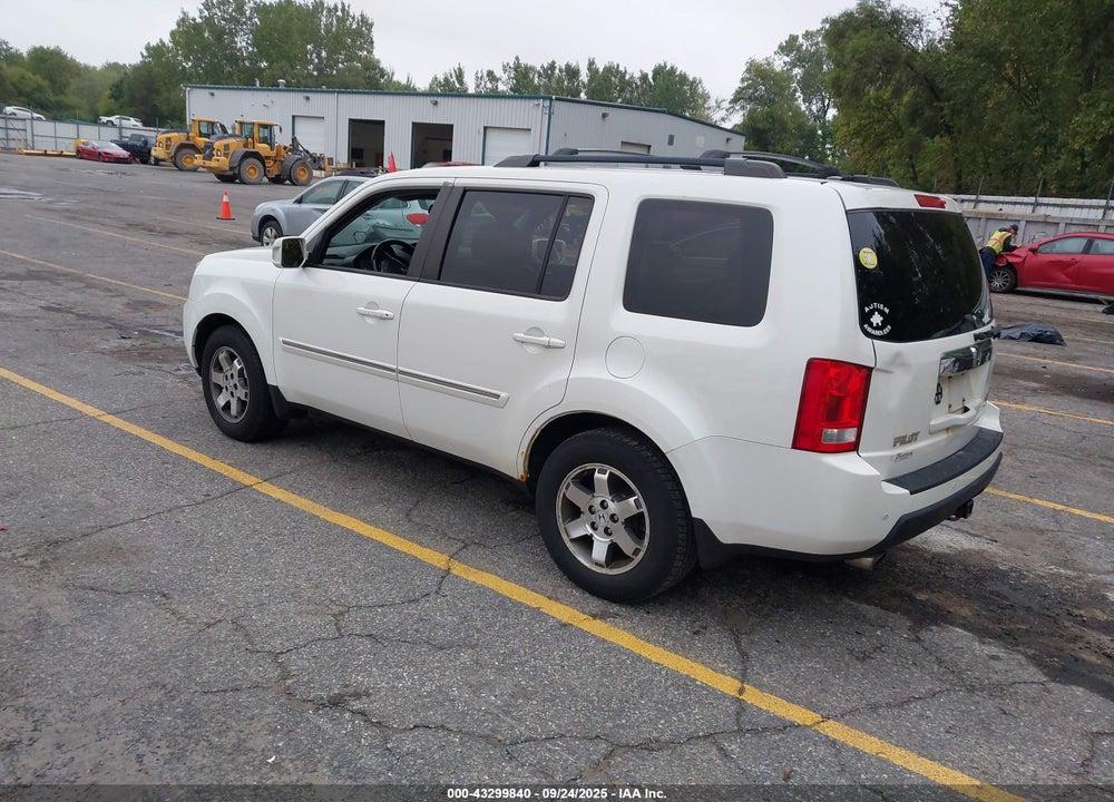 2011 HONDA PILOT TOURING VIN: 5FNYF4H99BB101070