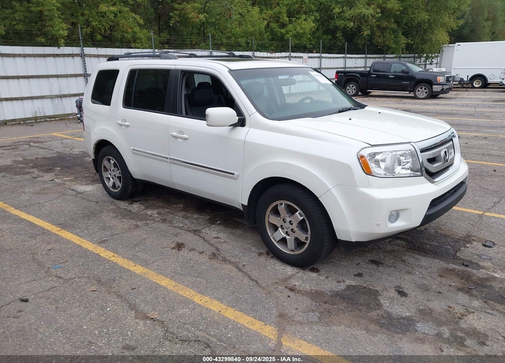 2011 HONDA PILOT TOURING VIN: 5FNYF4H99BB101070