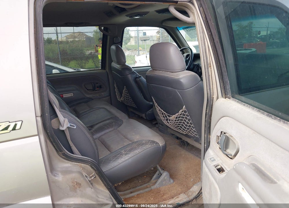 2000 CHEVROLET TAHOE Z71 VIN: 1GNEK13R5YR114364