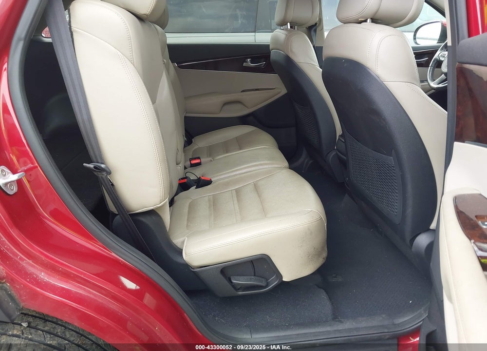 2016 KIA SORENTO 2.0T EX VIN: 5XYPH4A15GG012039