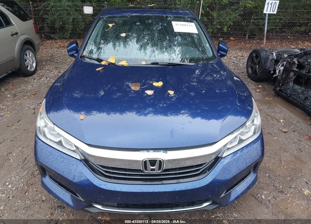 2017 HONDA ACCORD VIN: JHMCR6F52HC017352