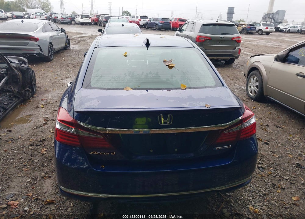 2017 HONDA ACCORD VIN: JHMCR6F52HC017352