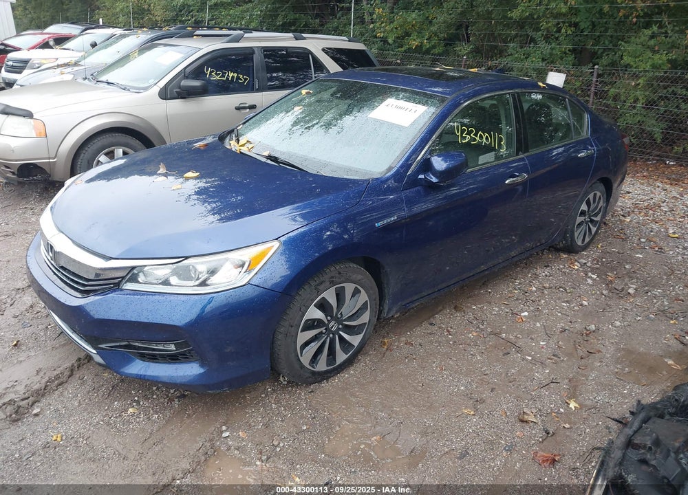 2017 HONDA ACCORD VIN: JHMCR6F52HC017352