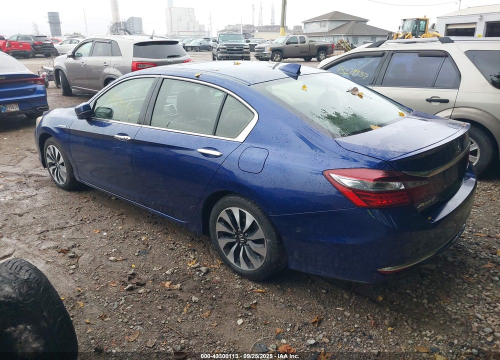 2017 HONDA ACCORD VIN: JHMCR6F52HC017352