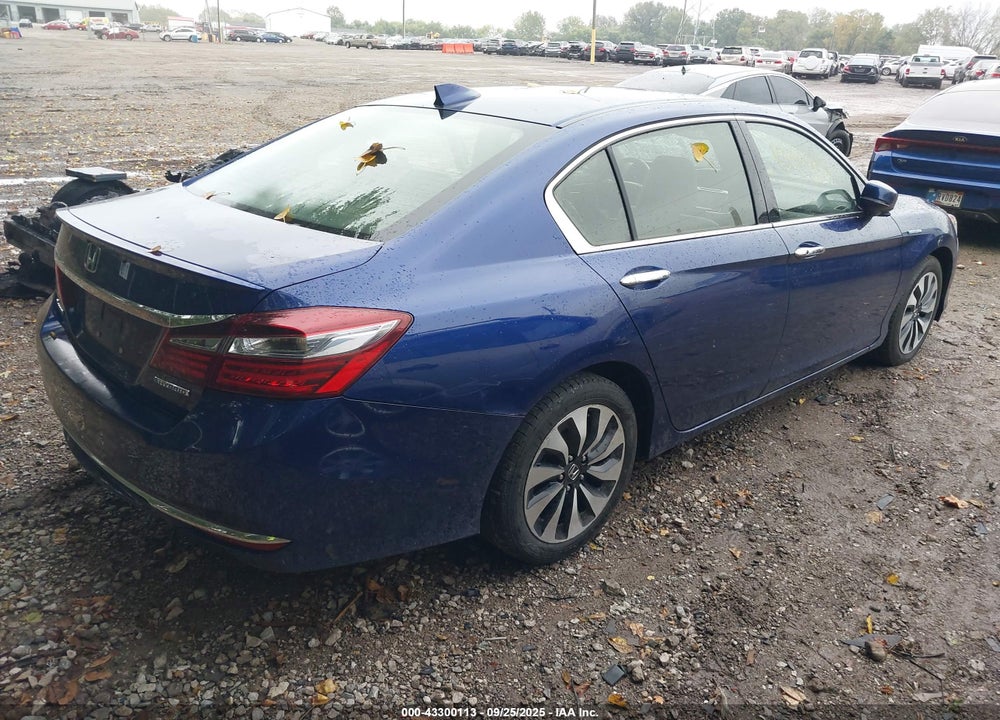 2017 HONDA ACCORD VIN: JHMCR6F52HC017352