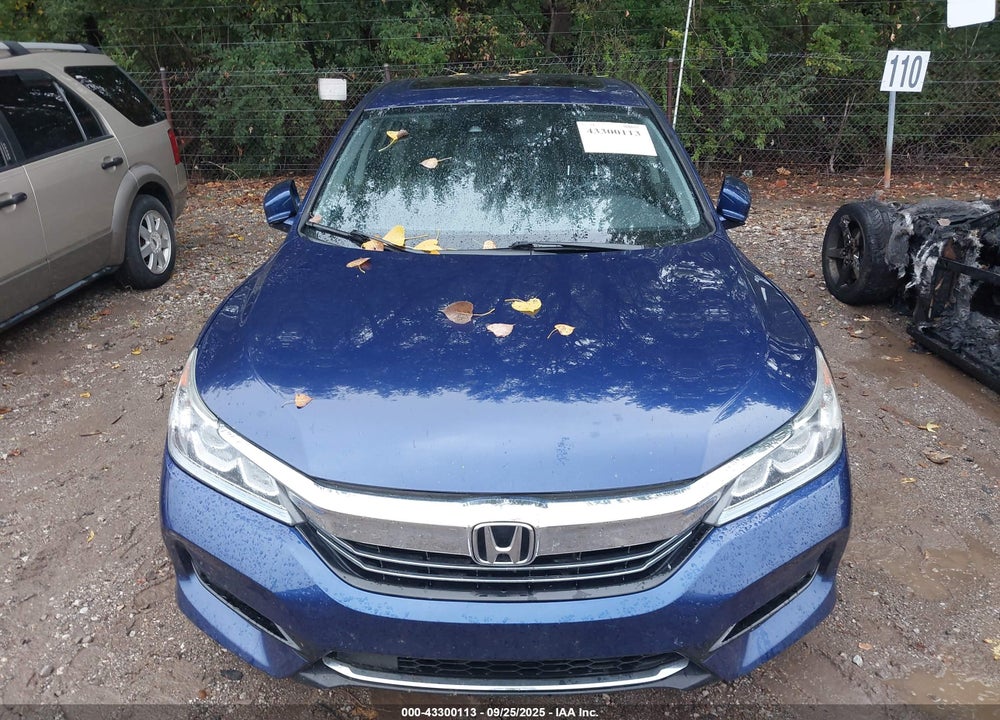 2017 HONDA ACCORD VIN: JHMCR6F52HC017352