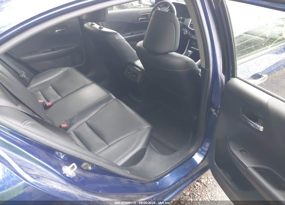 2017 HONDA ACCORD VIN: JHMCR6F52HC017352