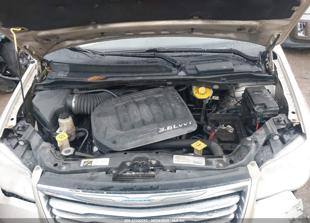 2015 CHRYSLER TOWN & COUNTRY VIN: 2C4RC1BG2FR565217