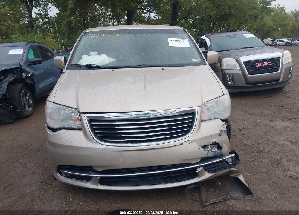 2015 CHRYSLER TOWN & COUNTRY VIN: 2C4RC1BG2FR565217