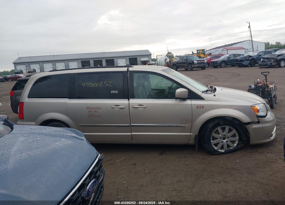 2015 CHRYSLER TOWN & COUNTRY VIN: 2C4RC1BG2FR565217