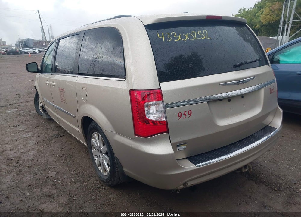 2015 CHRYSLER TOWN & COUNTRY VIN: 2C4RC1BG2FR565217