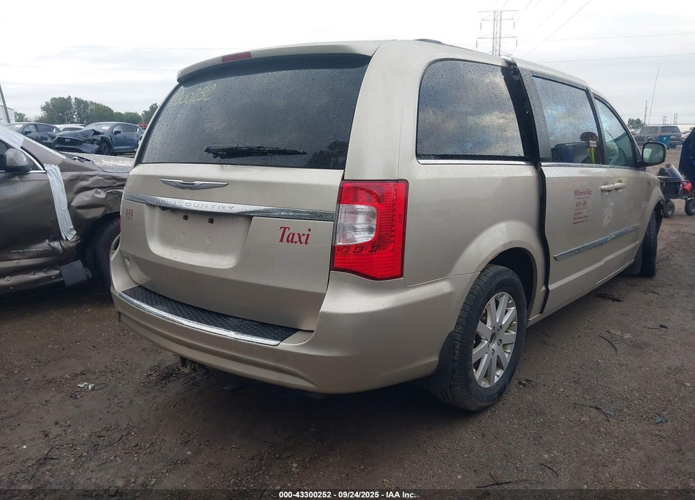2015 CHRYSLER TOWN & COUNTRY VIN: 2C4RC1BG2FR565217