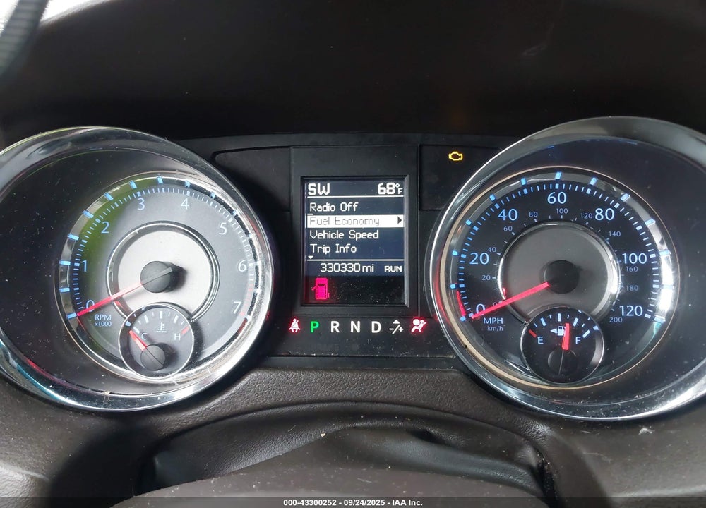 2015 CHRYSLER TOWN & COUNTRY VIN: 2C4RC1BG2FR565217