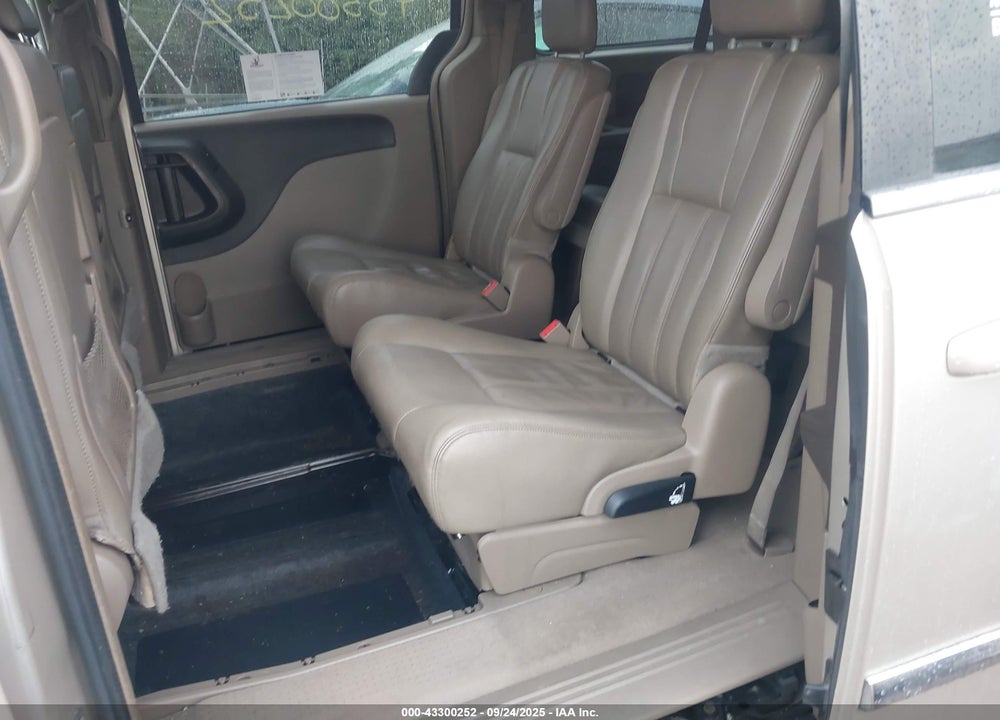 2015 CHRYSLER TOWN & COUNTRY VIN: 2C4RC1BG2FR565217