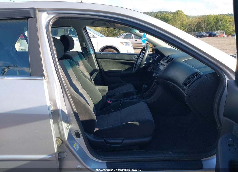 2005 HONDA ACCORD 2.4 LX VIN: 1HGCM56445L003449