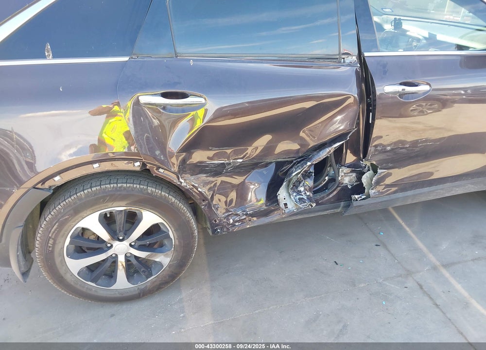 2017 KIA SORENTO 3.3L EX VIN: 5XYPH4A5XHG295042