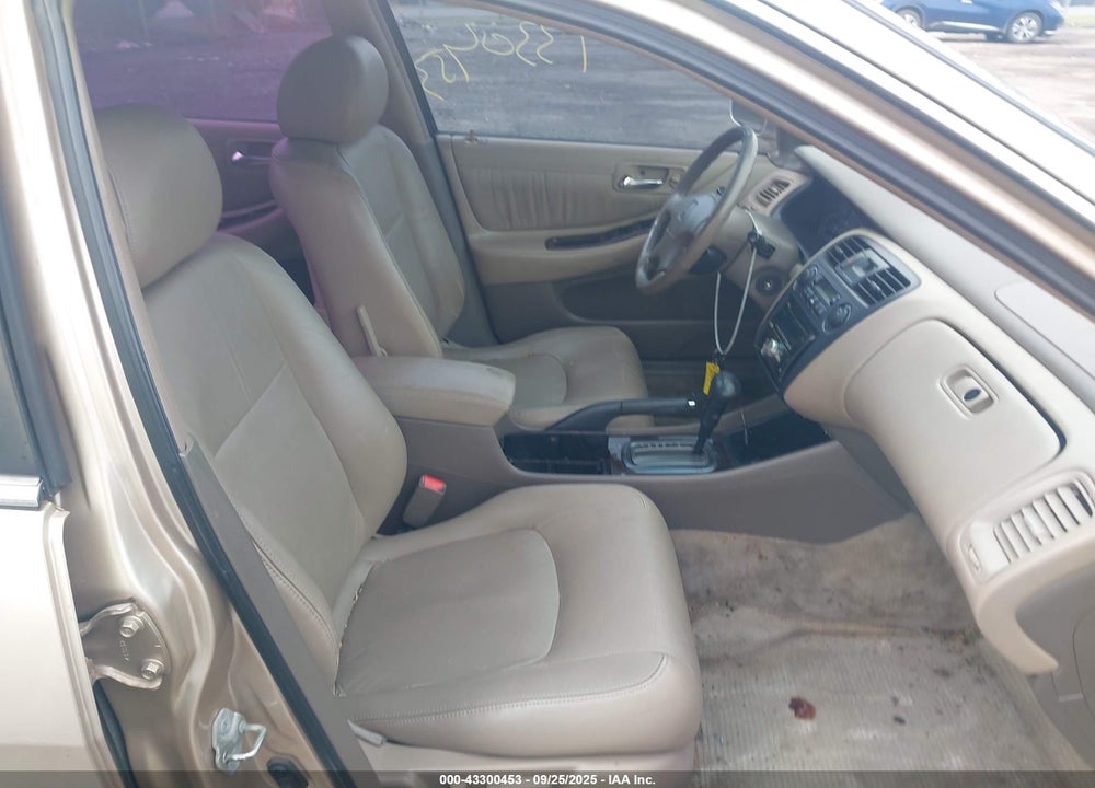 2002 HONDA ACCORD 3.0 EX VIN: 1HGCG16552A054717