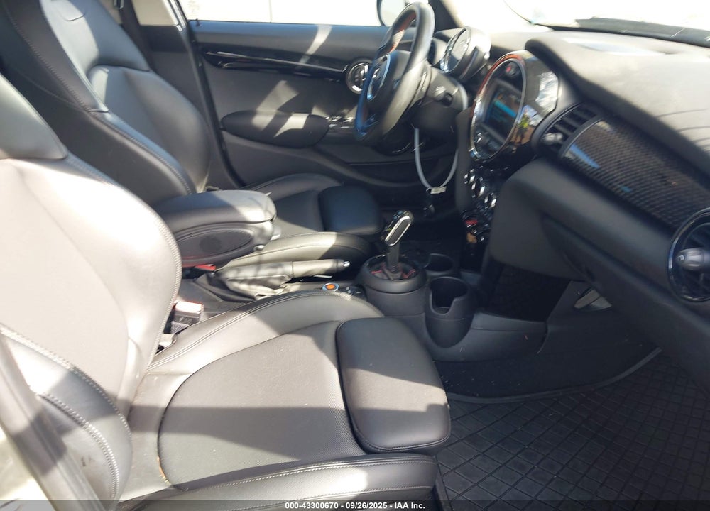 2020 MINI HARDTOP VIN: WMWXU9C01L2L64131