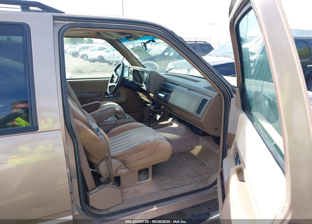 1994 CHEVROLET SUBURBAN K1500 VIN: 1GNFK16K2RJ406833