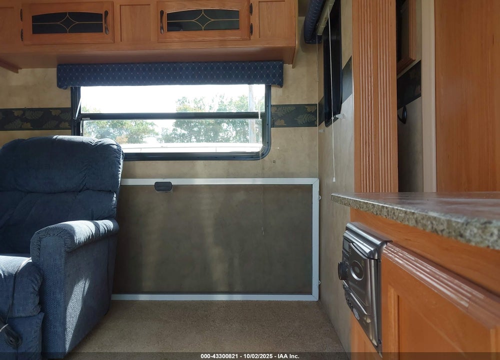 2010 HORN ET VIN: 4YDT38B2XA7200438