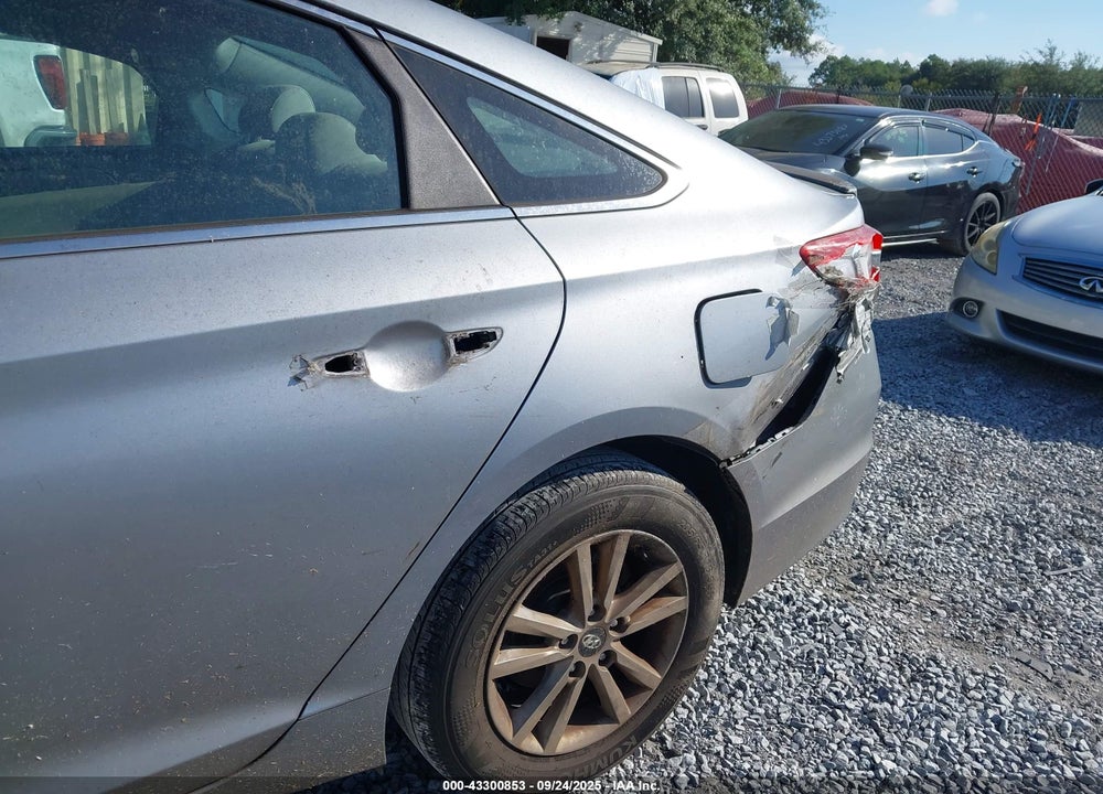 2015 HYUNDAI SONATA VIN: 5NPE24AF1FH007111