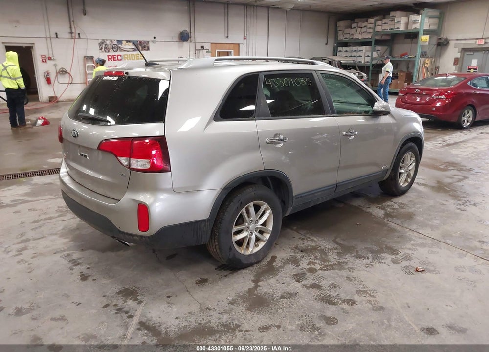 2015 KIA SORENTO VIN: 5XYKTDA76FG646827