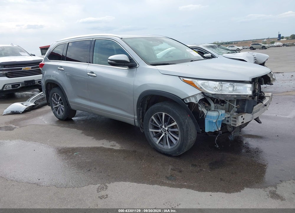 2018 TOYOTA HIGHLANDER XLE VIN: 5TDJZRFH0JS869854