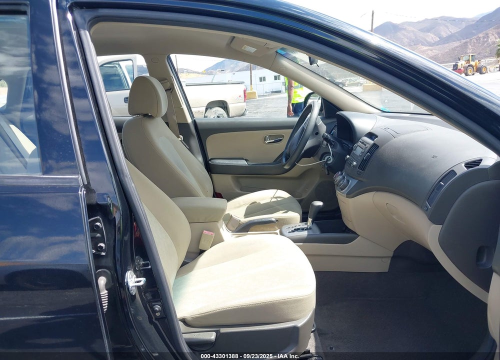 2010 HYUNDAI ELANTRA VIN: KMHDU4AD9AU180440