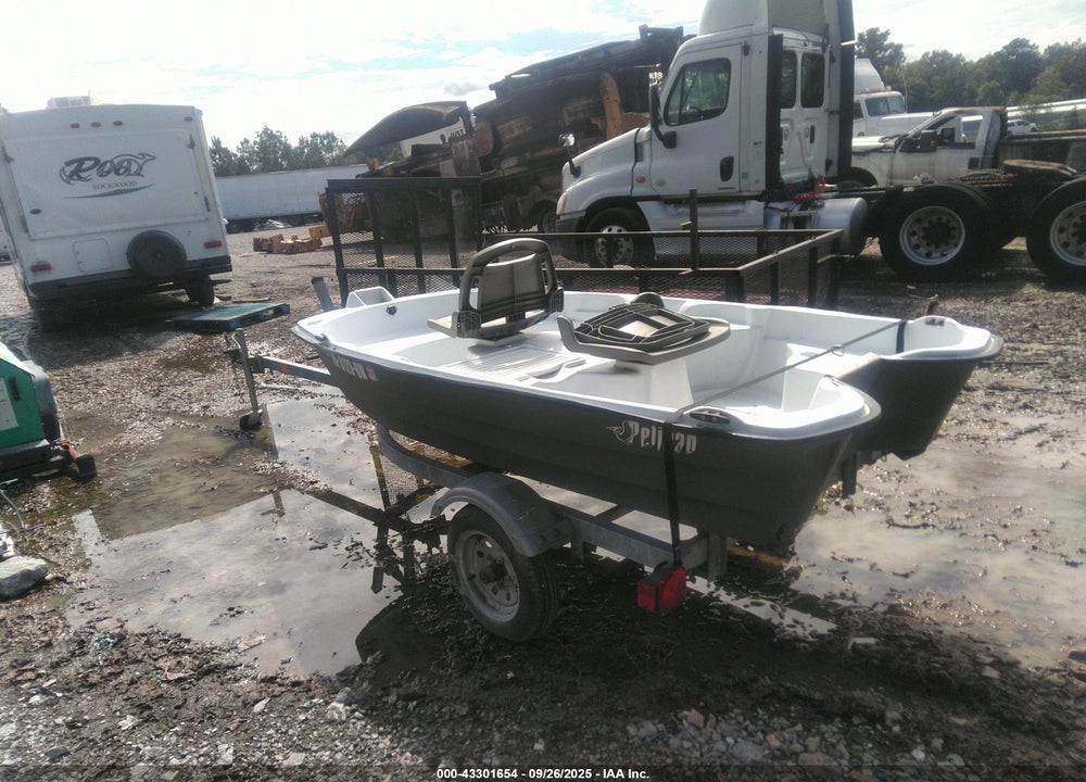 2012 PELICAN 10 FT VIN: ZEP88270D212