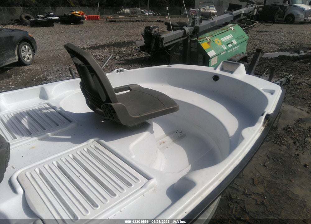 2012 PELICAN 10 FT VIN: ZEP88270D212