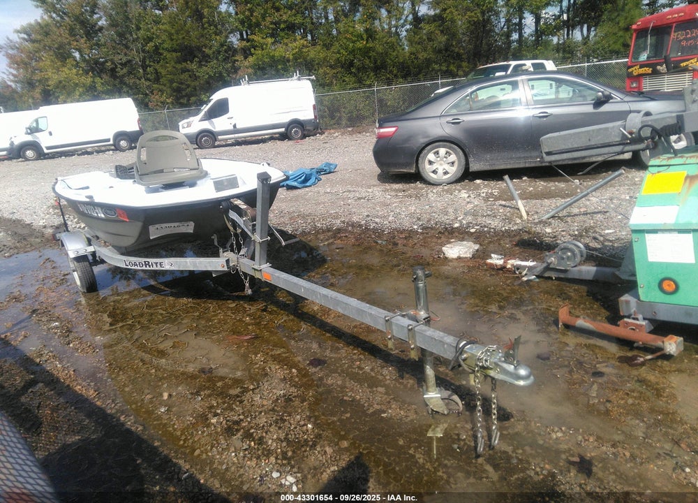 2012 PELICAN 10 FT VIN: ZEP88270D212