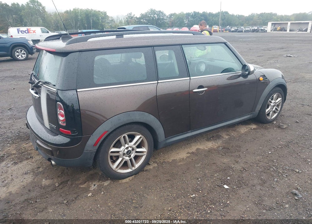 2011 MINI COOPER CLUBMAN VIN: WMWZF3C59BT187736