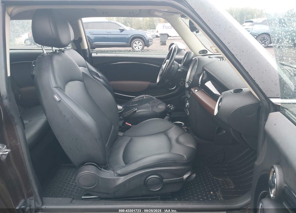2011 MINI COOPER CLUBMAN VIN: WMWZF3C59BT187736