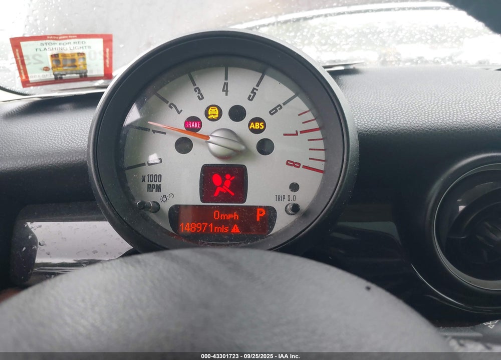 2011 MINI COOPER CLUBMAN VIN: WMWZF3C59BT187736