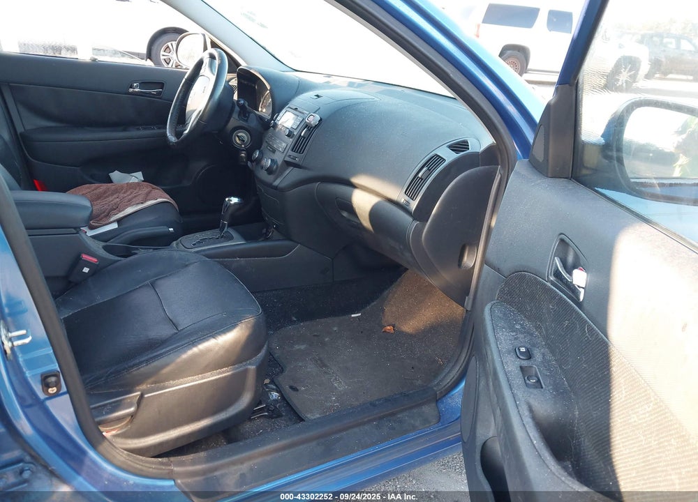 2011 HYUNDAI ELANTRA VIN: KMHDC8AE7BU121438