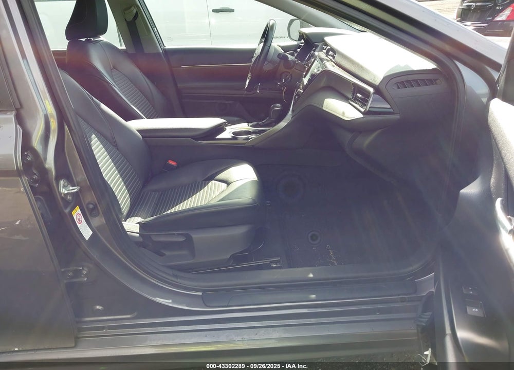 2019 TOYOTA CAMRY VIN: 4T1B11HK8KU757558
