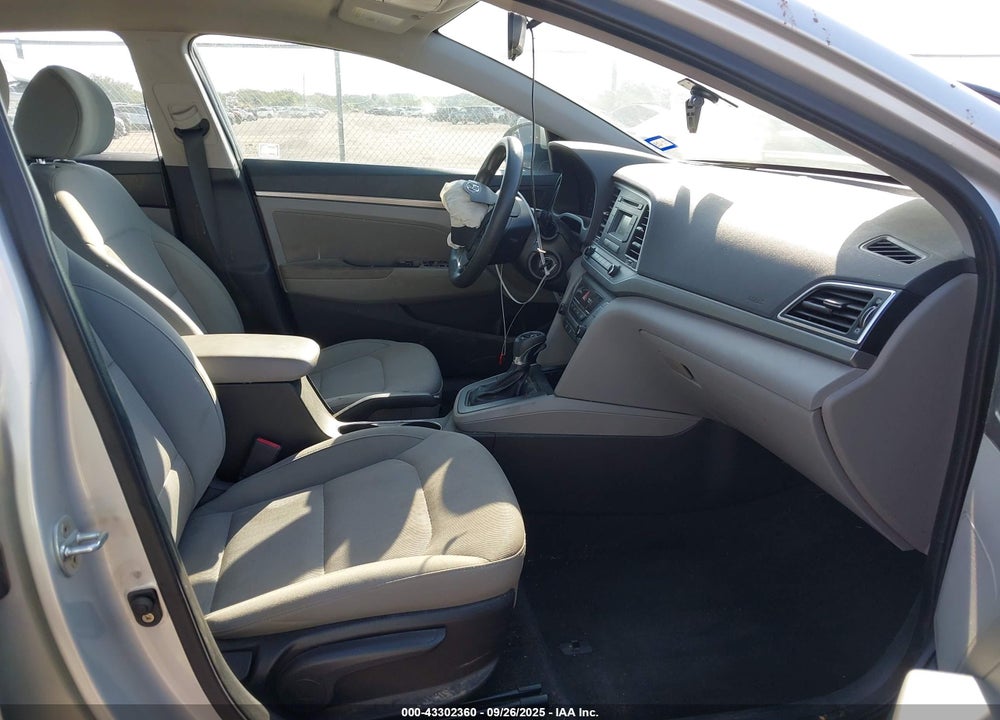 2017 HYUNDAI ELANTRA VIN: KMHD74LF3HU100503