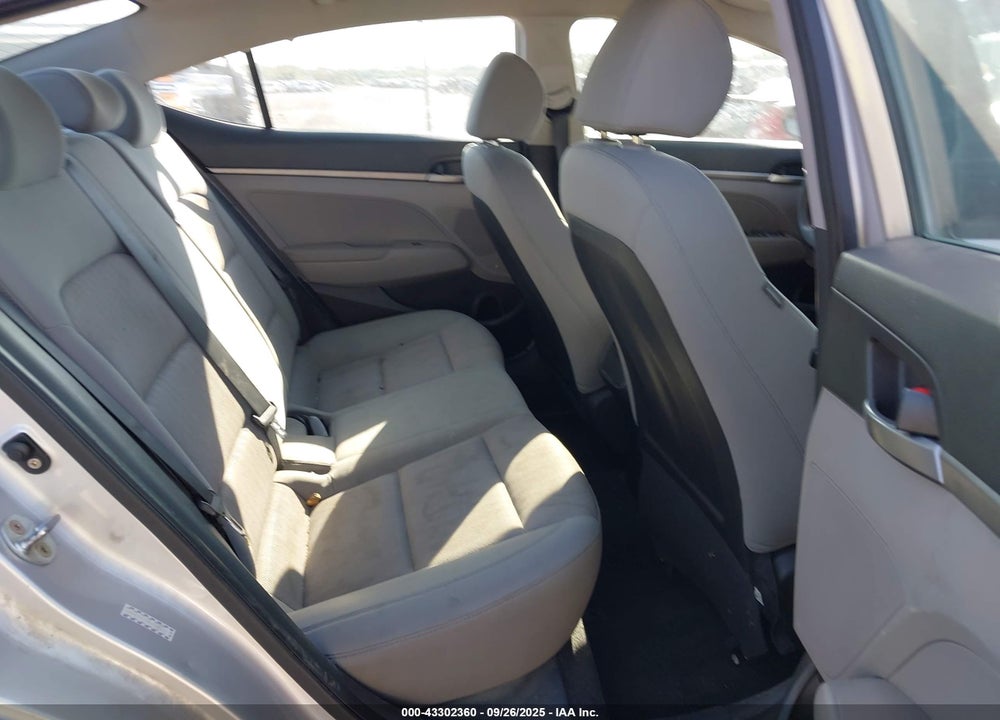 2017 HYUNDAI ELANTRA VIN: KMHD74LF3HU100503