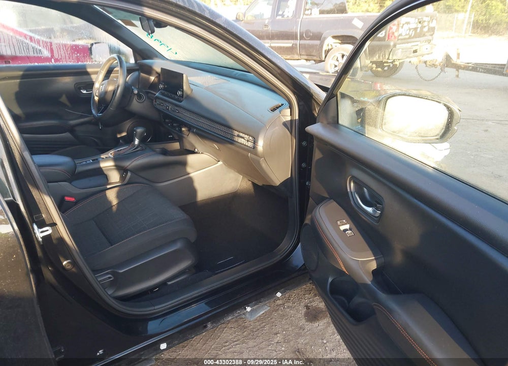 2025 HONDA HR-V VIN: 3CZRZ2H5XSM720439