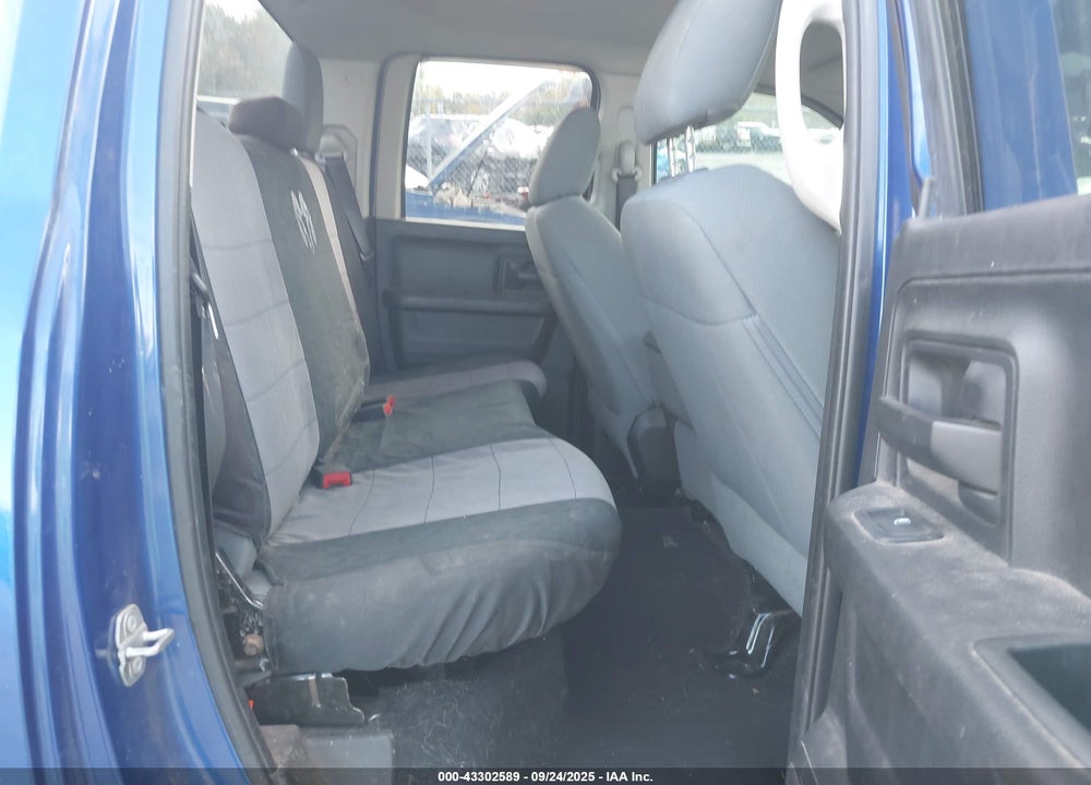 2017 RAM 1500 EXPRESS 4X4 6'4 BOX VIN: 1C6RR7FT2HS828307