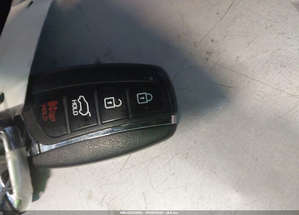 2017 HYUNDAI SANTA FE SE VIN: KM8SN4HF5HU205467