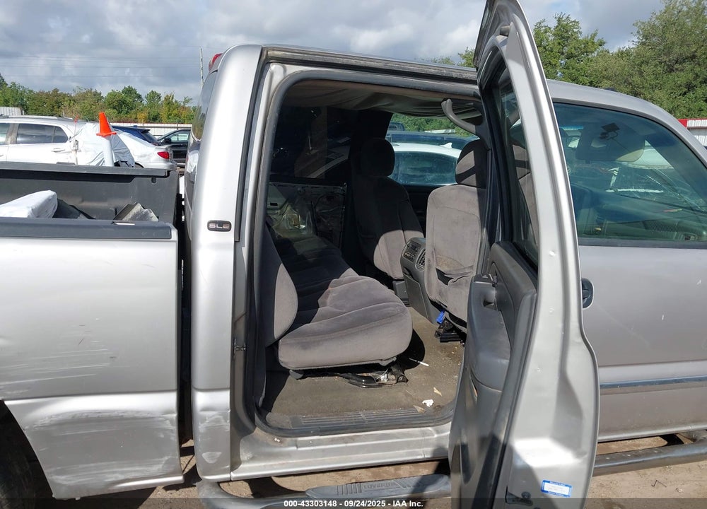 2005 GMC SIERRA 1500 SLE VIN: 2GTEC13T451338571