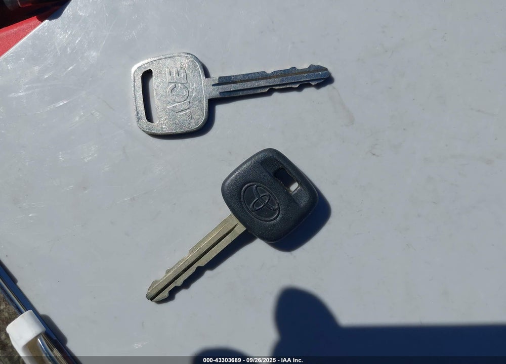 2005 TOYOTA RAV4 VIN: JTEHD20V450038445