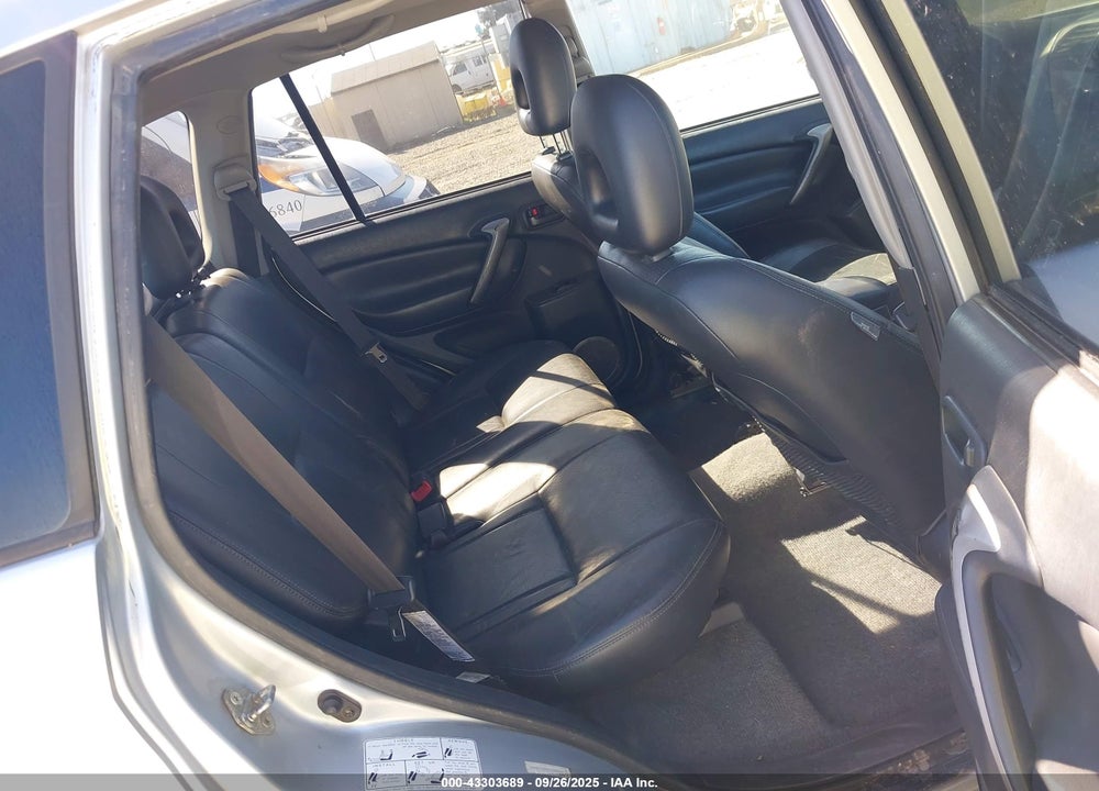 2005 TOYOTA RAV4 VIN: JTEHD20V450038445