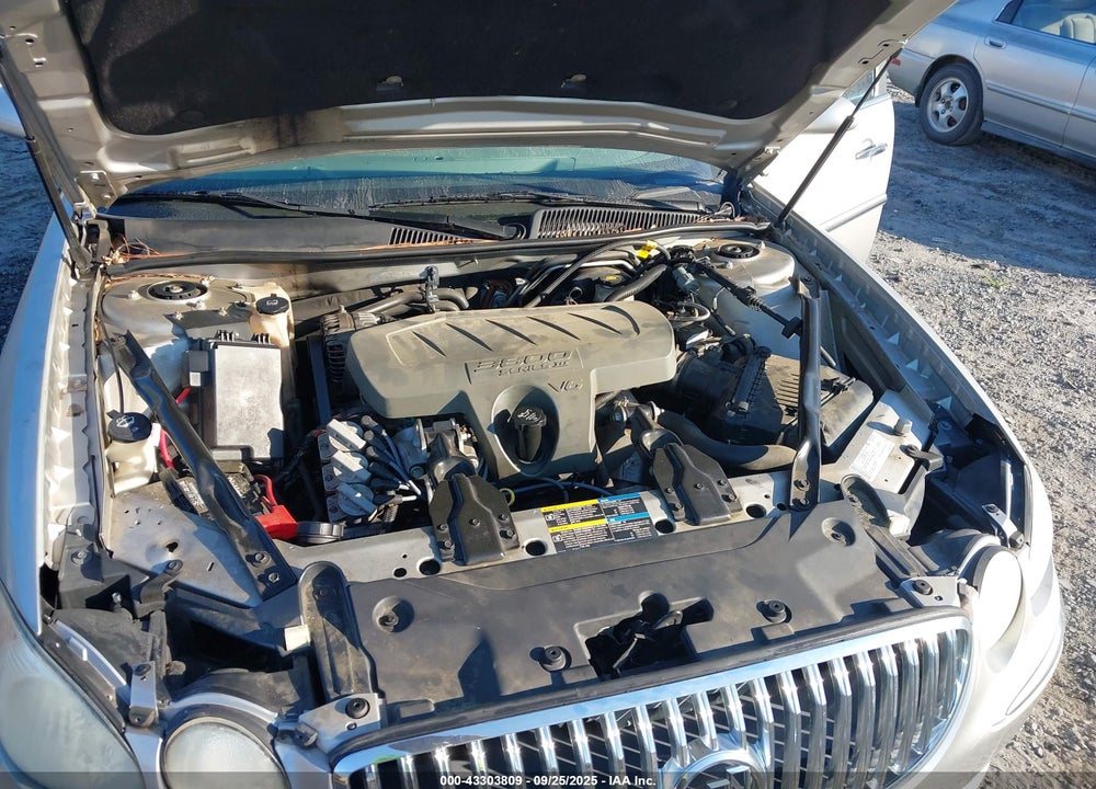 2008 BUICK LACROSSE VIN: 2G4WD582881198677